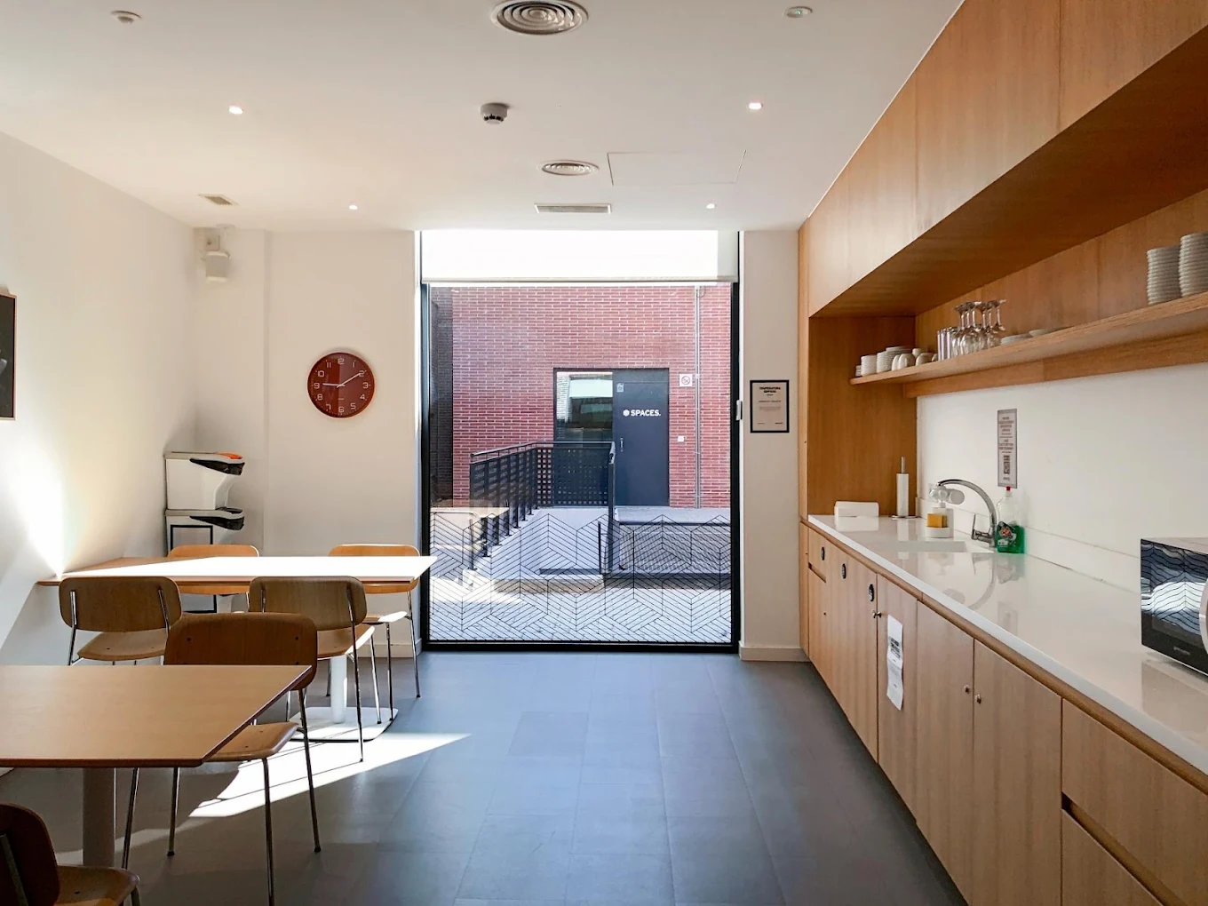 Coworking with meeting rooms Pere Iv