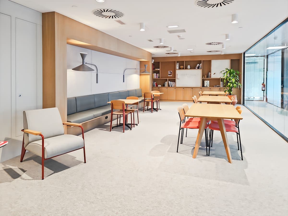 Coworking con sala de reuniones Zona Franca
