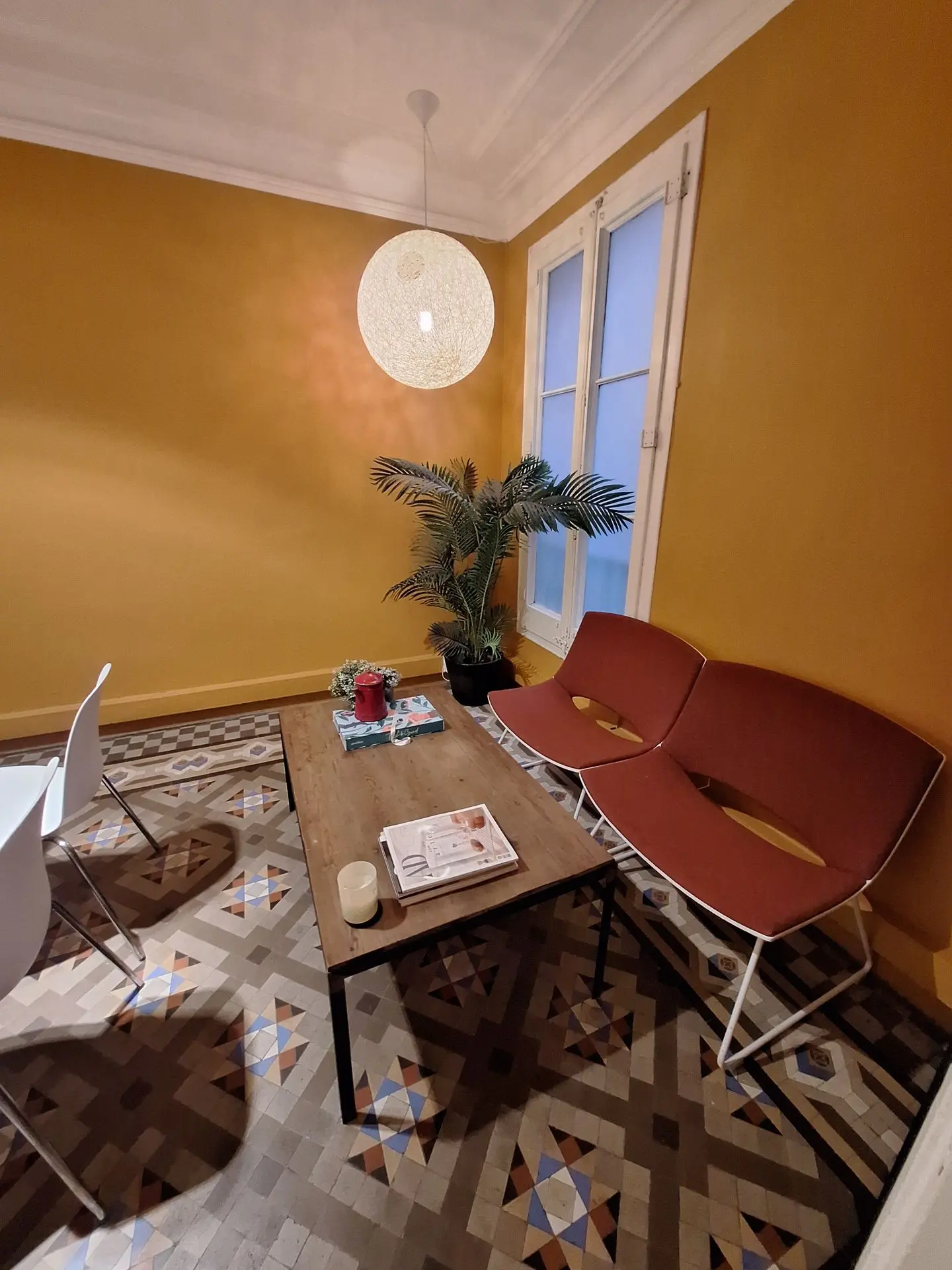 Small meeting space in business center