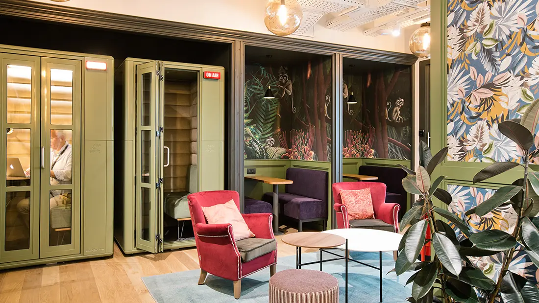 Cabina telefónica gratuita disponible en Barcelona coworking