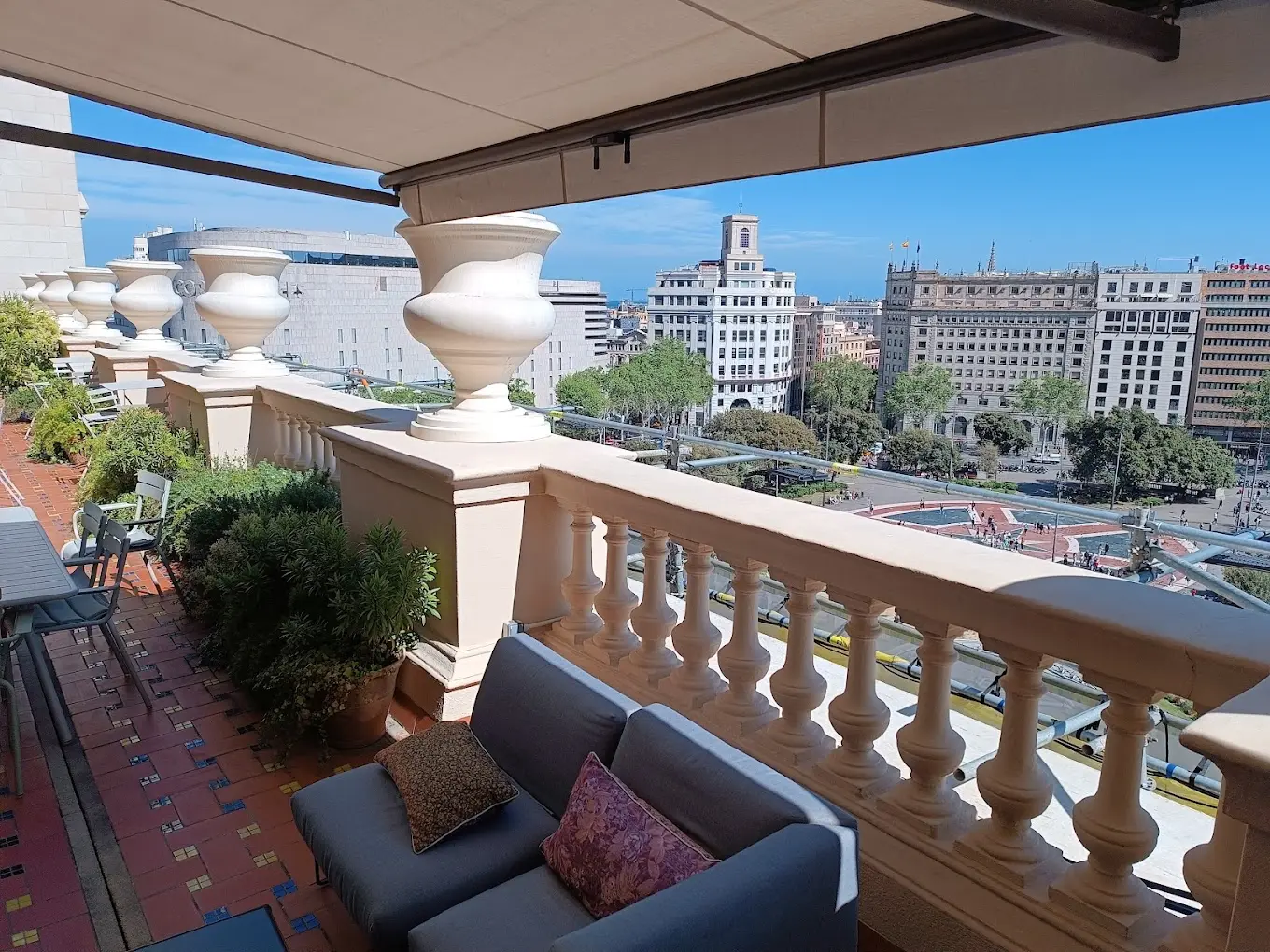 private office with view on plaza catalunya