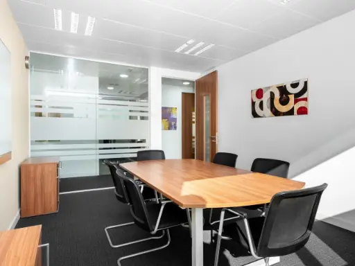 Salle réunion avec visioconférence