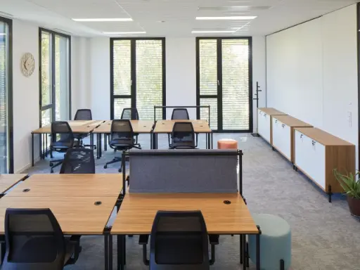 plug and play office poblenou marina Business center near major transport hubs