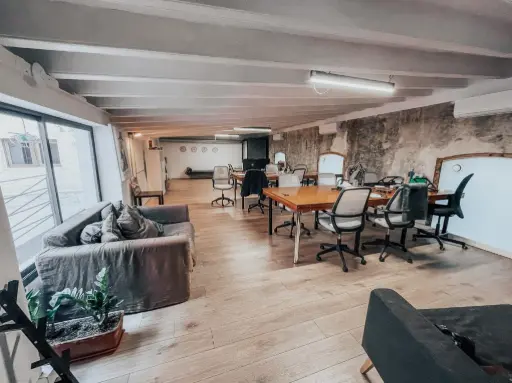 Intérieur de bureau avec système anti-bruit