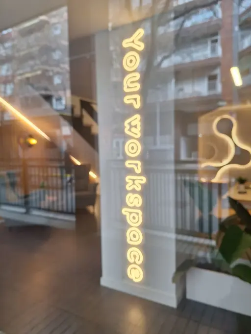 espace de bureau lumineux pour équipes