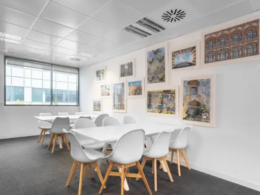 Regroupement de bureaux pour équipes créatives