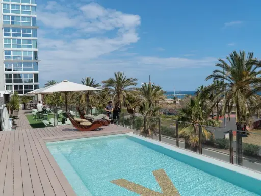 great coworking near the beach Collaborative coworking with swimming pool