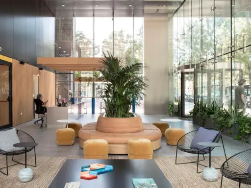 coworking calle badajoz reception desk coworking