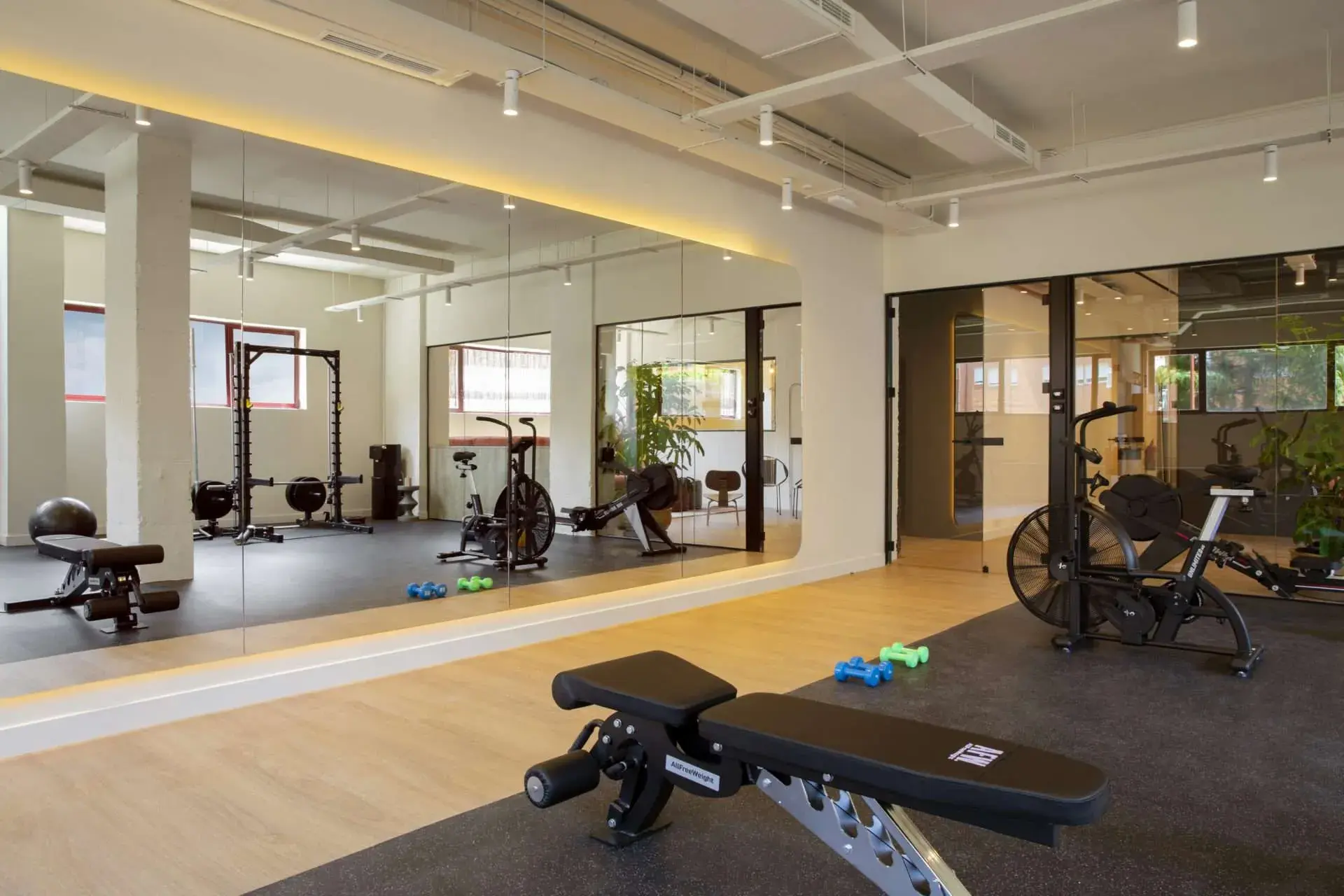 coworking free gym access madrid