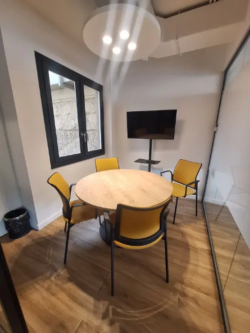 meeting room in coworking space barcelona eixample
