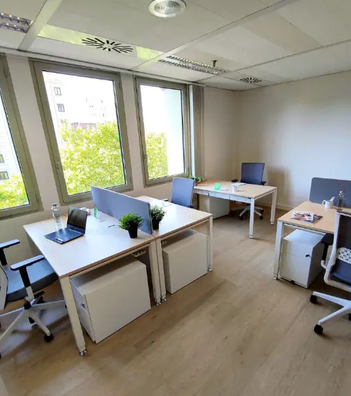 plug and play office space near Plaça Catalunya