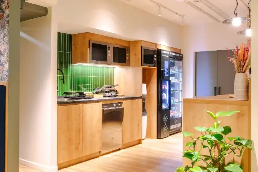 oficina en un espacio de coworking en la barceloneta