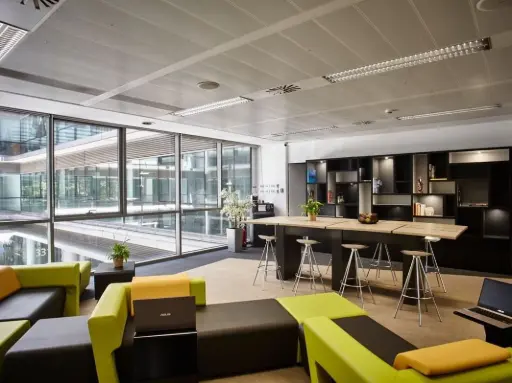 lounge and kitchen coworking Poblenou