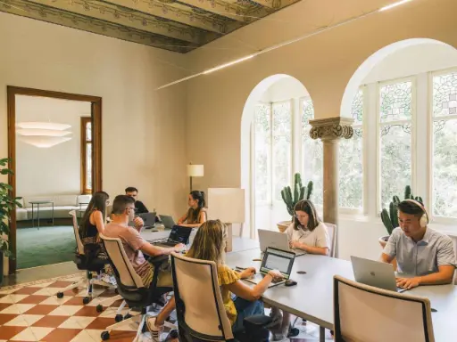 espace lounge collaboratif pour le networking professionnel à barcelone