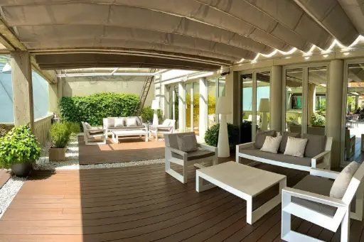 beau bureau avec rooftop