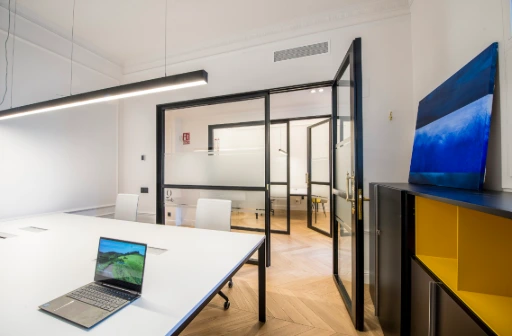 Professional workspace for hybrid teams