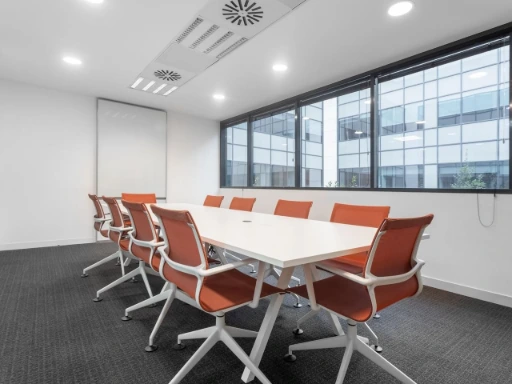 Shared meeting facilities in office hub