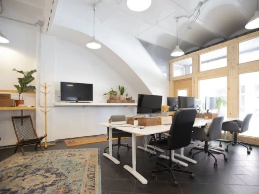 Barcelona coworking with startup incubator vibe