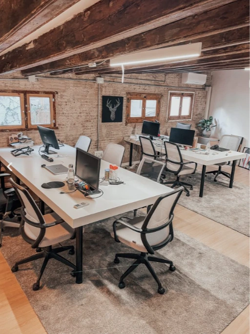 Office rental with cleaning services included