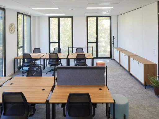 Business center near major transport hubs